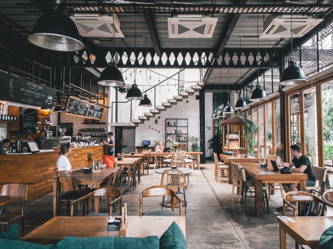 interior-of-rustic-cafe-with-wooden-tables-nmpw-wwwvsc